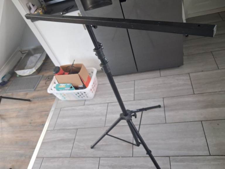 Gorilla lighting stands x2