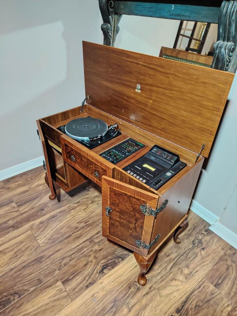 Vintage Dynatron stereogram console 