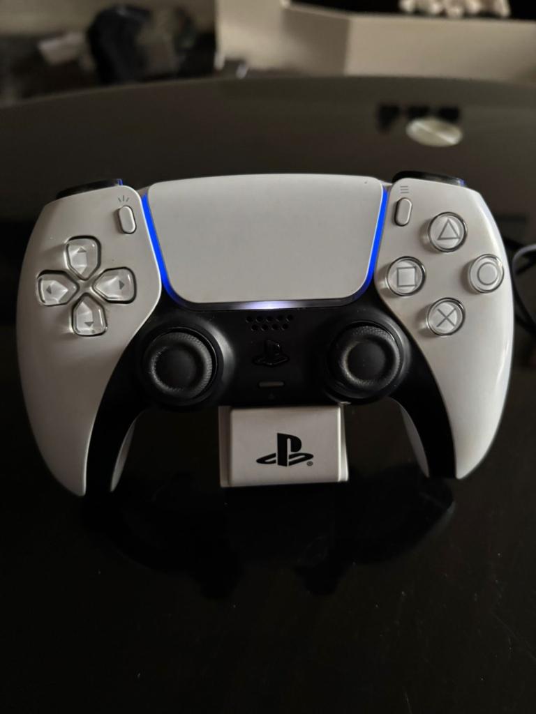 PS5 DualSense Controller + Charging Dock – Excellent Condition – £55