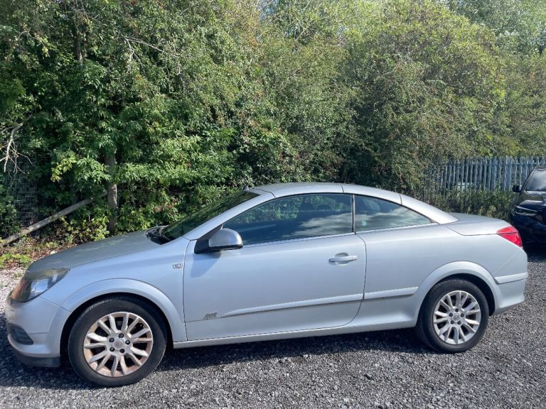 VAUXHALL ASTRA 1.8 VVT PETROL CONVERTIBLE 10 REG GENUINE 63841 MILES 12 MONTHS MOT LADY OWNER 40+MPG