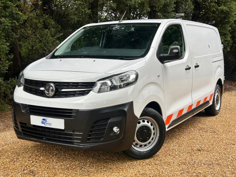 69(19) VAUXHALL VIVARO 2900 SWB Workshop Van 1.5CDTi Euro6 AirCon 70K