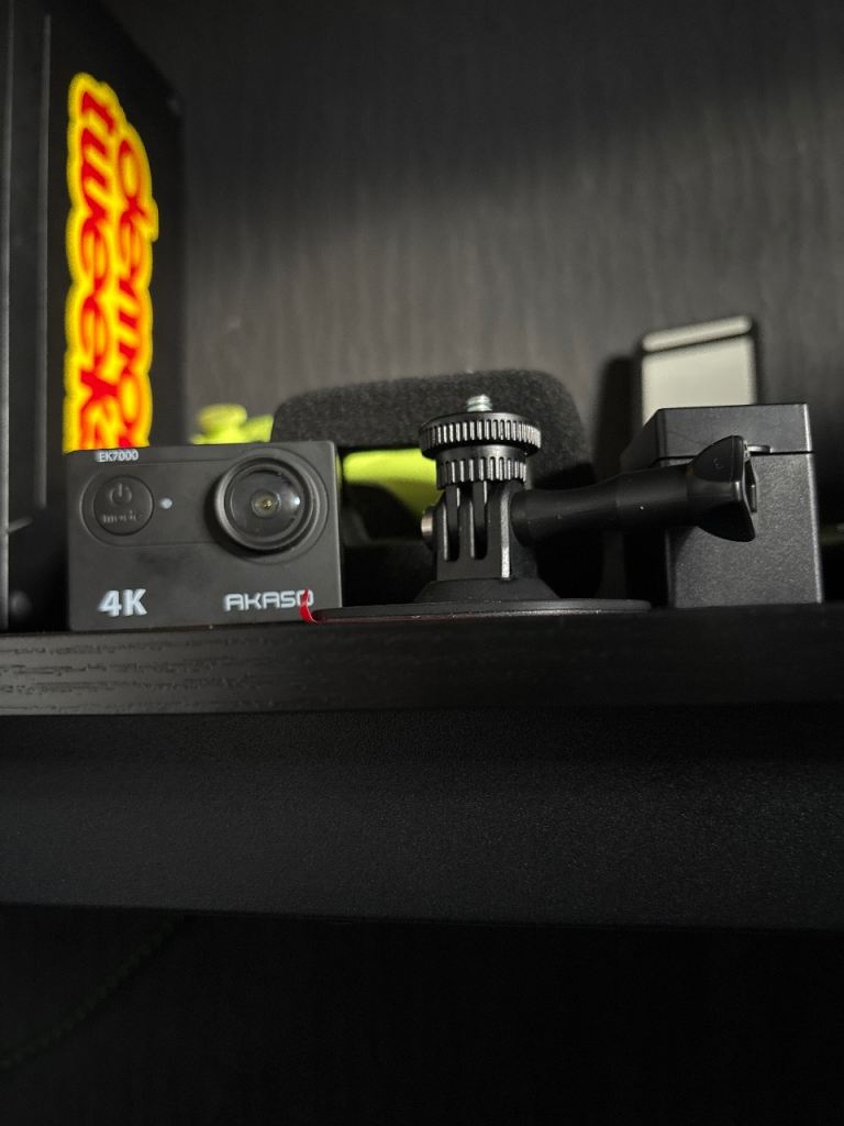 Akaso ek7000 camera  (WITH STORAGE CARD!!)