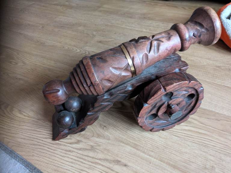 Wooden cannon 