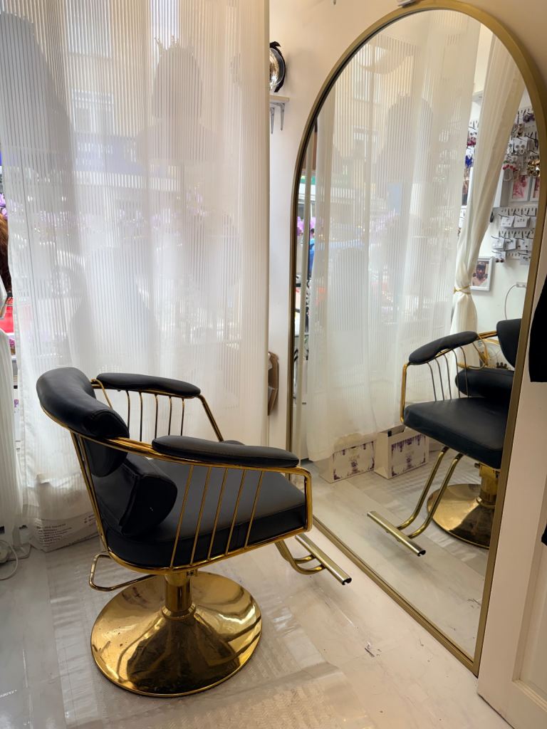 Hairdresser or Beautician chair to rent