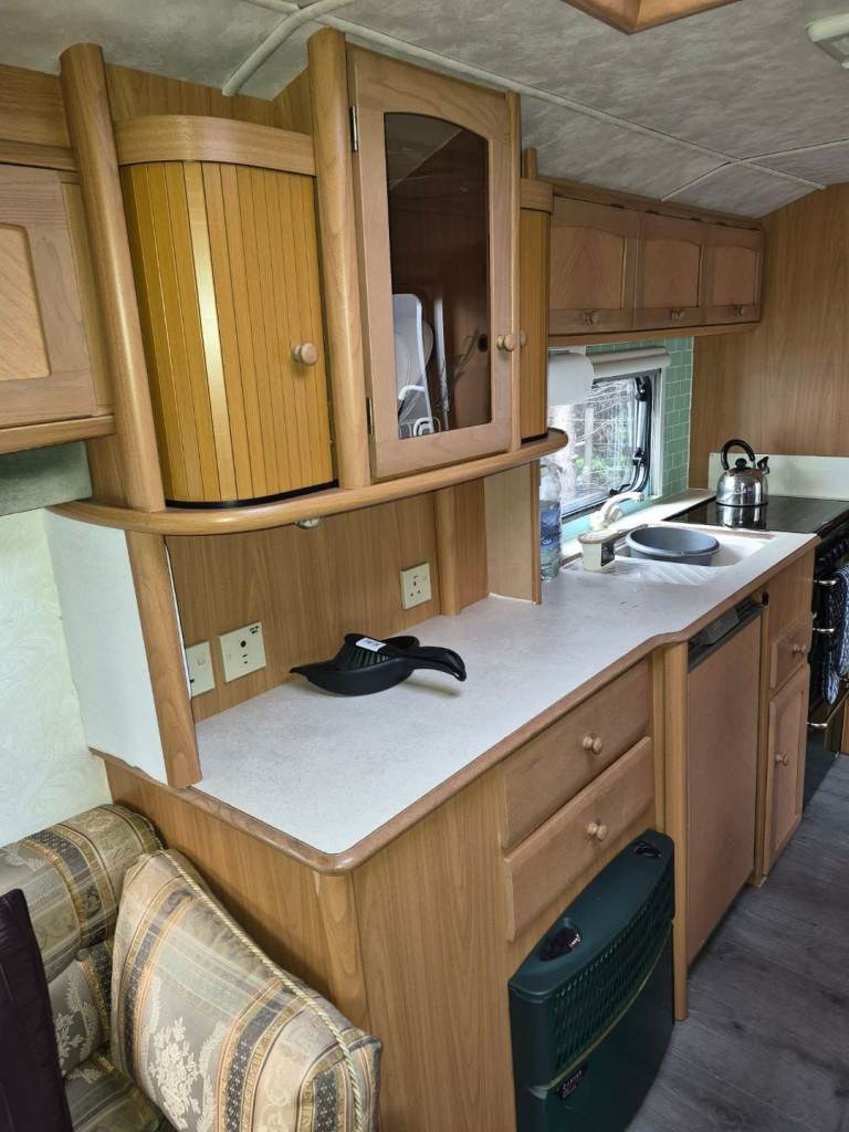 AVONDALE osprey 4 birth great condition for year