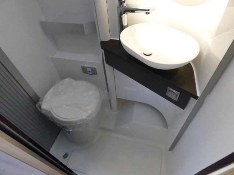 Adria Compact supreme DL DIESEL AUTOMATIC 2025