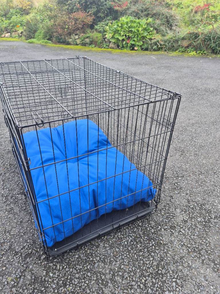 Dog cage. Medium sized