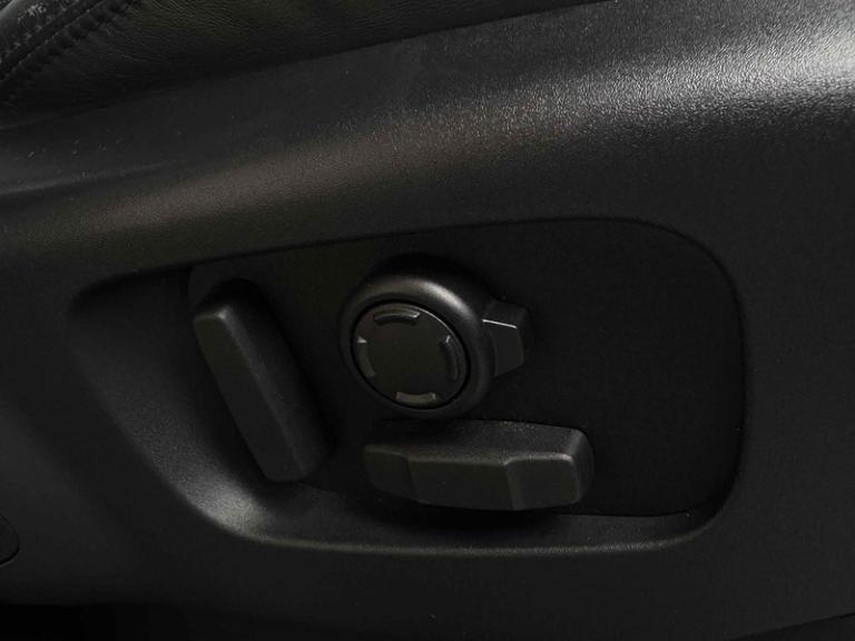 2018 Land Rover Discovery SD V6 HSE Luxury SUV Diesel Automatic