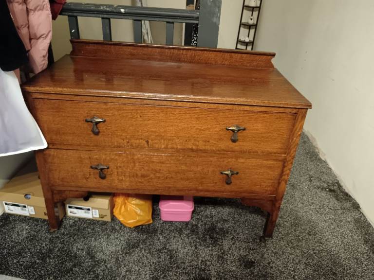 Chest of drawers 