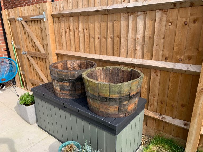 2 half barrel pots and 2 stands on wheels