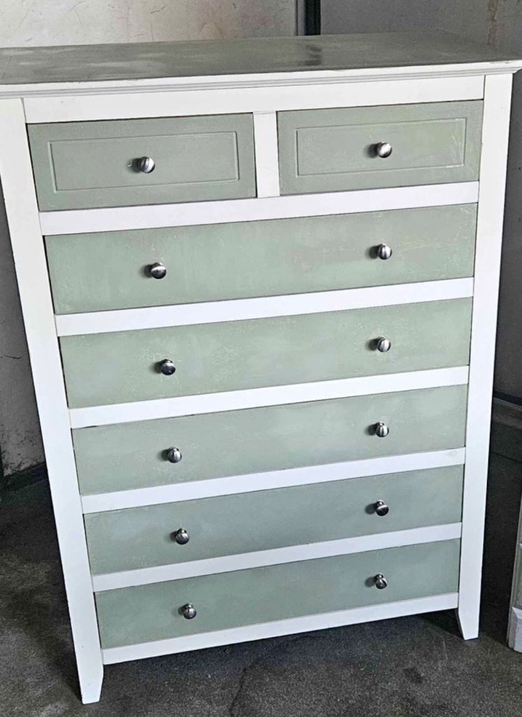 Chest of drawers 