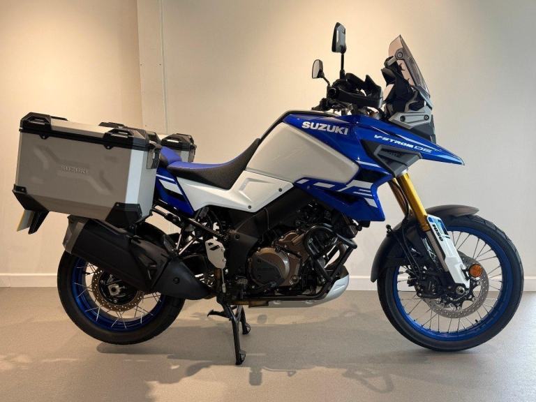 2025 SUZUKI V-STROM 1050DE, '25 Plate with only 46 miles!