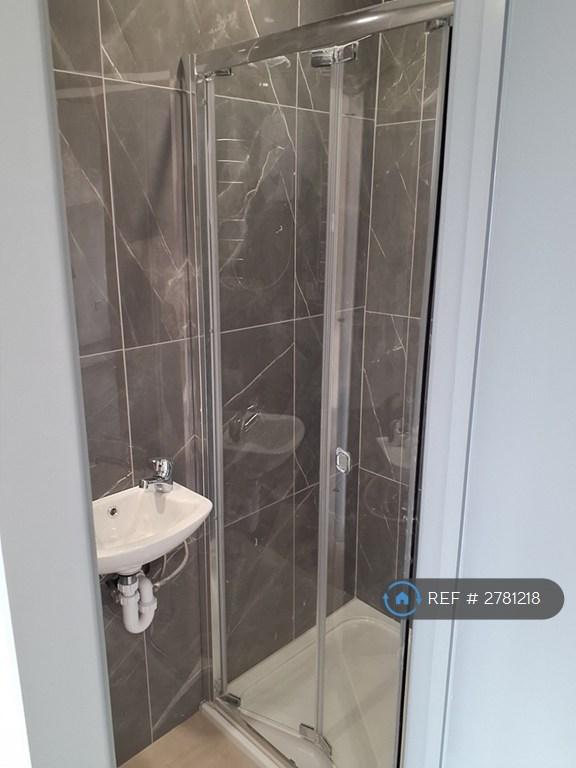 Studio flat in West End Lane, Harlington, Hayes, UB3 (#2781218)