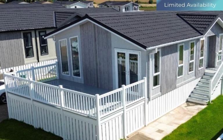 Omar Ikon in Northamptonshire  - Lodge / Caravan 