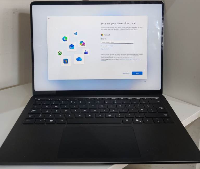 Microsoft Surface Laptop 7 13.8” – 16GB RAM, 1TB SSD #113