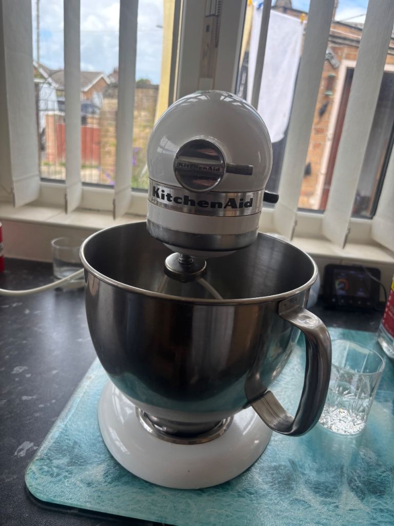KitchenAid Stand Mixer – White, Good Condition