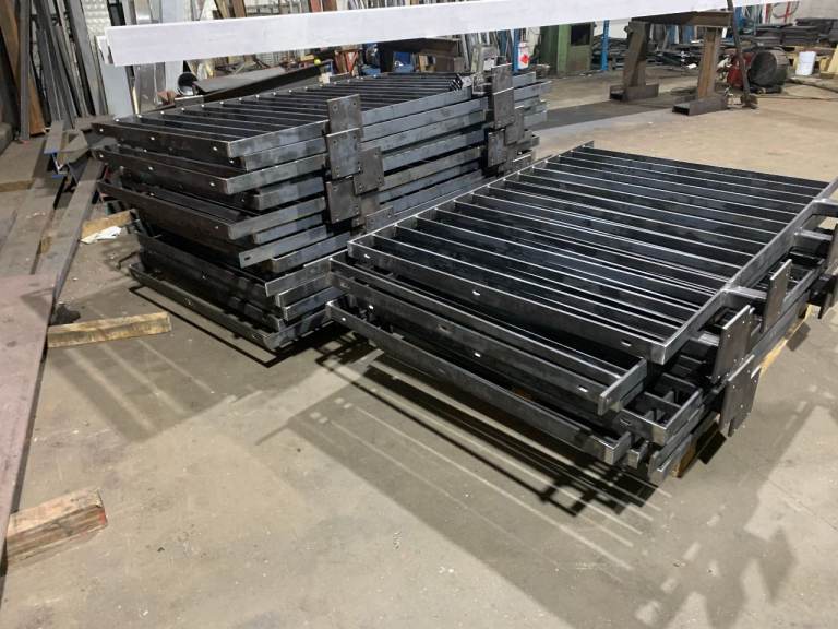  Metal Railings for Garden Sheds, fences or Building Projects