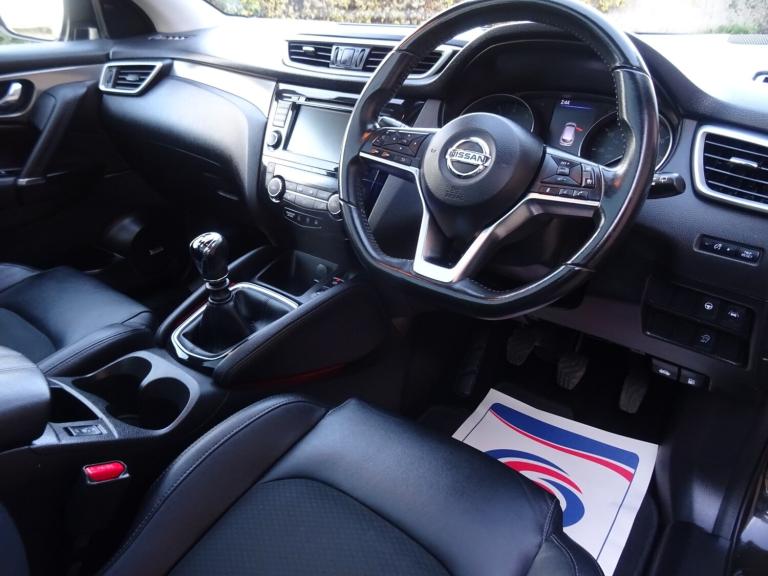 2019 Nissan Qashqai 1.3 DiG-T Tekna 5dr **LOW MILEAGE*ONLY 37000 MILES FROM NEW** HATCHBACK Petro...