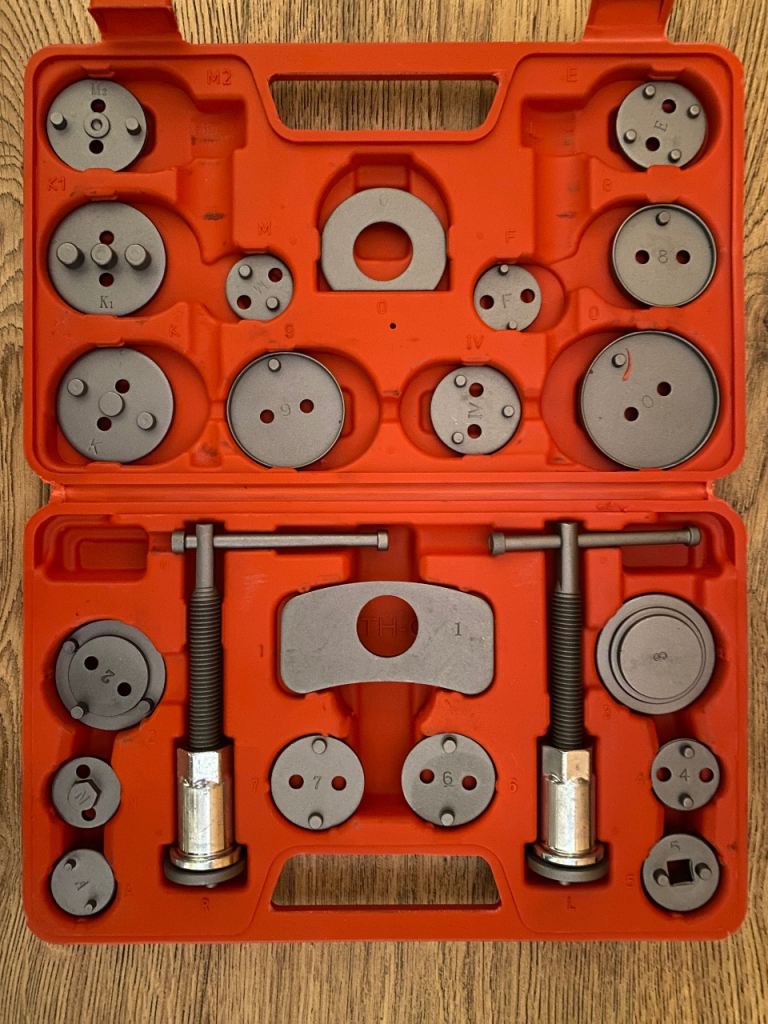 Brake calliper universal wind back kit