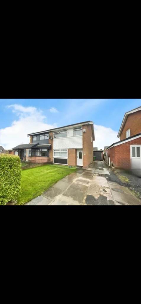 3 Bedroom House to rent Redrose Crescent 