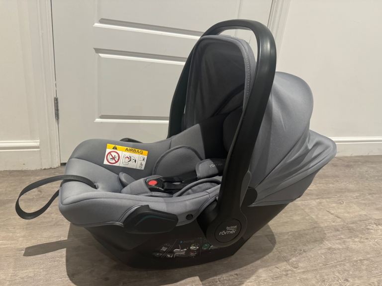 Britax Römer Baby-Safe core infant car seat - LIKE NEW- isofix also if wanted