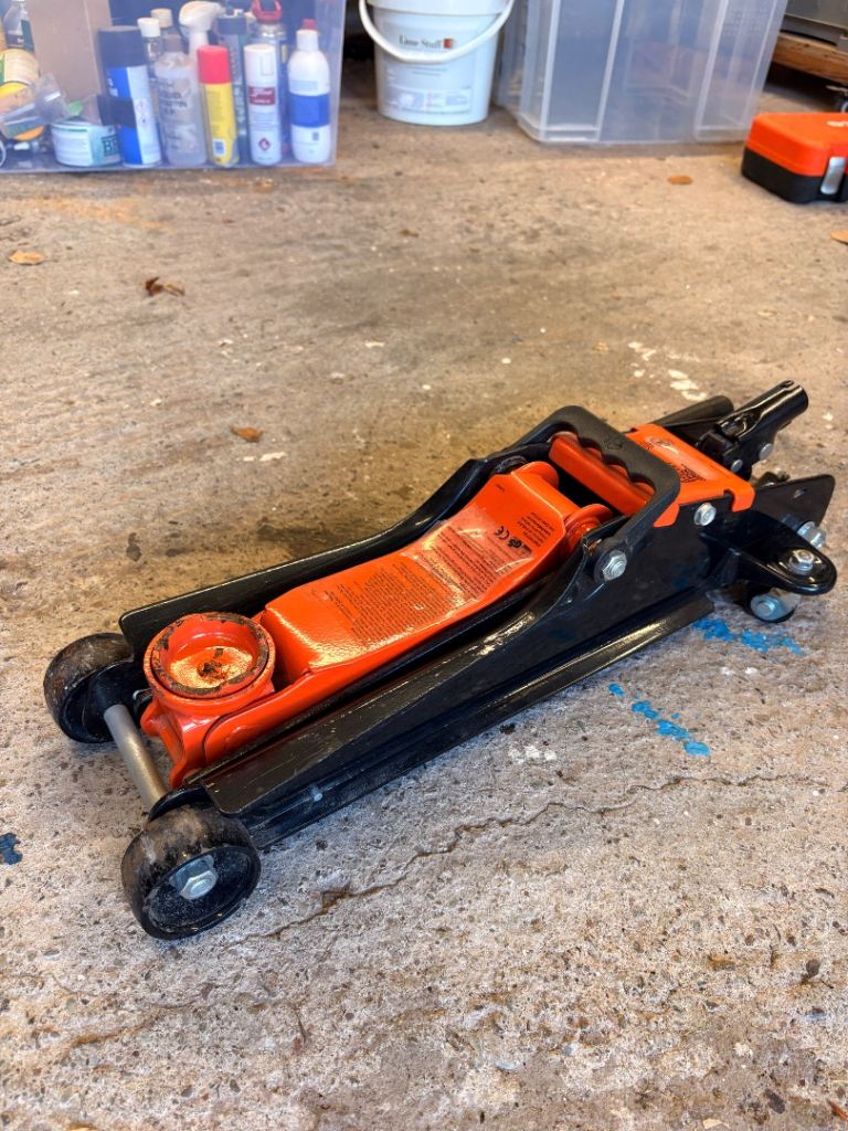 Halfords Low Profile 2 Tonne Trolley Jack