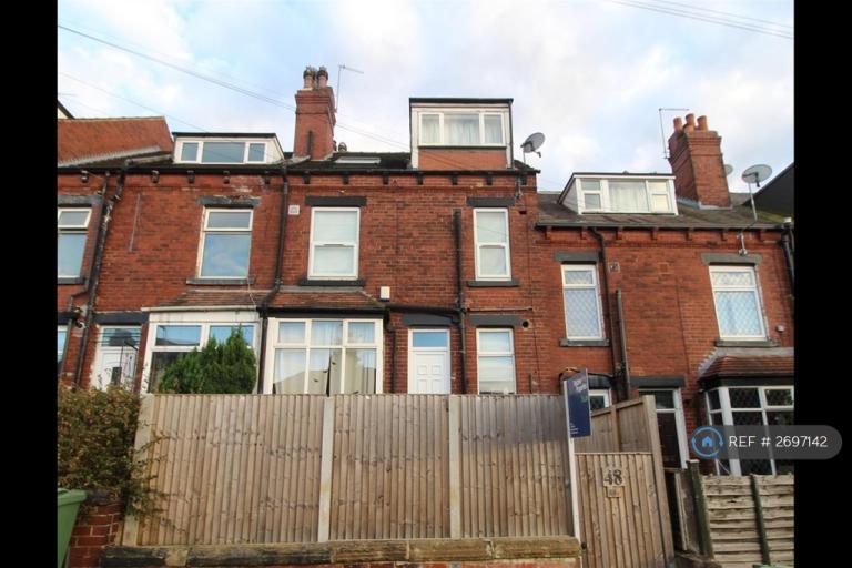 2 bedroom house in Woodside Place, Leeds, LS4 (2 bed) (#2697142)