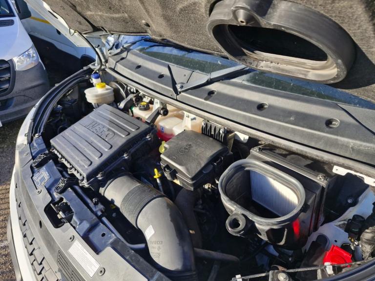 IVECO DAILY LUTON BUSINESS 2.3 D HPI 14V 35S 3000 2021