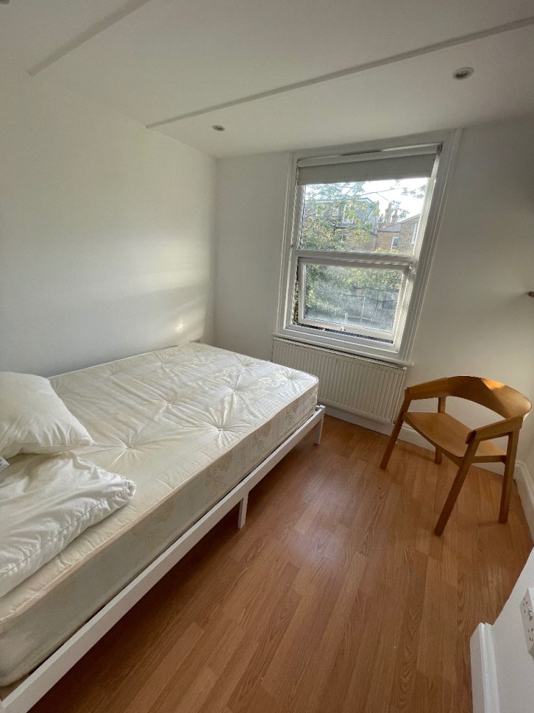 Cosy room in SE24 9BD