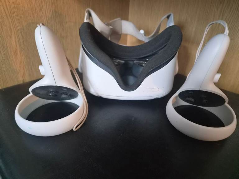 Oculus Quest 2 VR Headset with Controllers – Good Condition