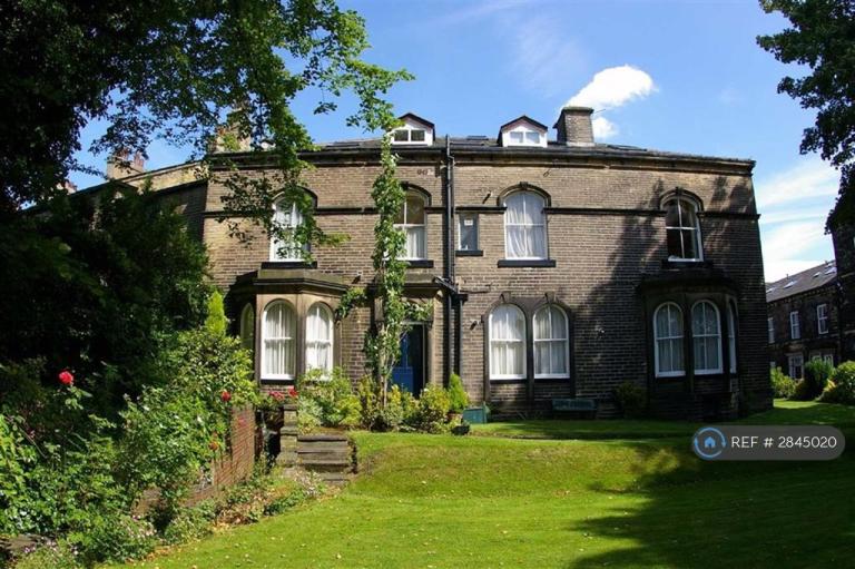 1 bedroom flat in Balmoral Place, Halifax, HX1 (1 bed) (#2845020)