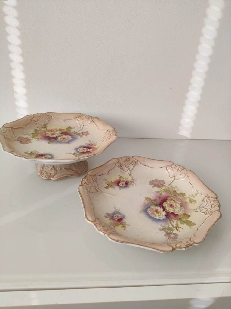 Royal Edward cake stand and matching Plate