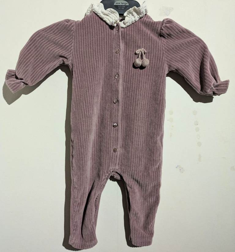 Cassiope romper with a white ruffled collar and cherry appliques