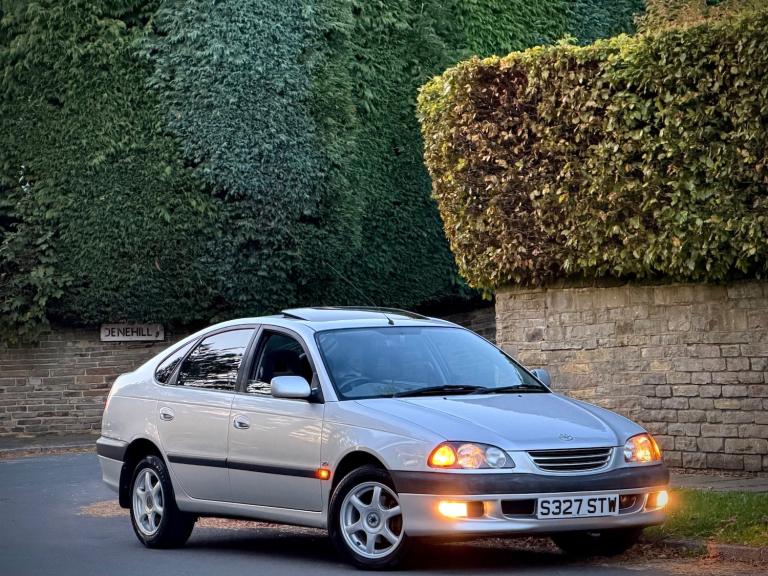 TOYOTA AVENSIS 2.0 GLS AUTO HATCH + FULL 25 STAMP HISTORY + 2FOWNR + 3KEYS +MINT