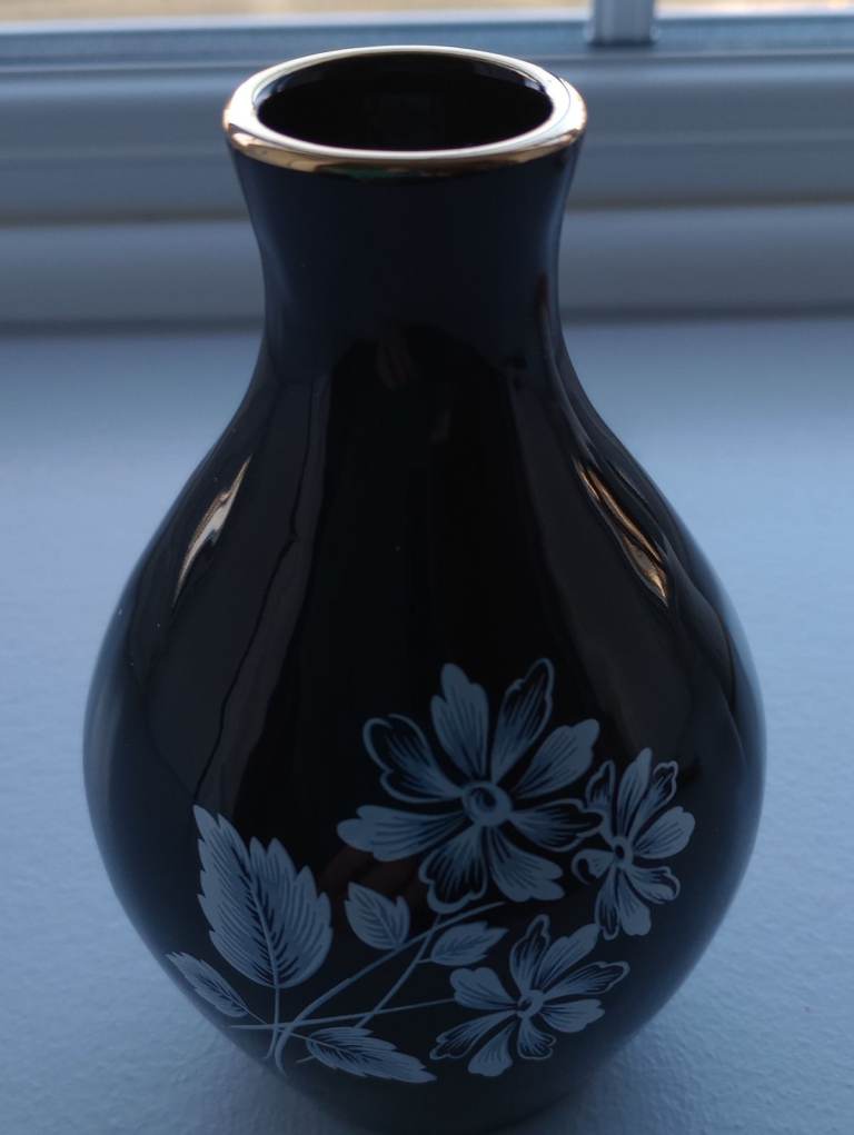 Wade Pottery Small Black & White Vase