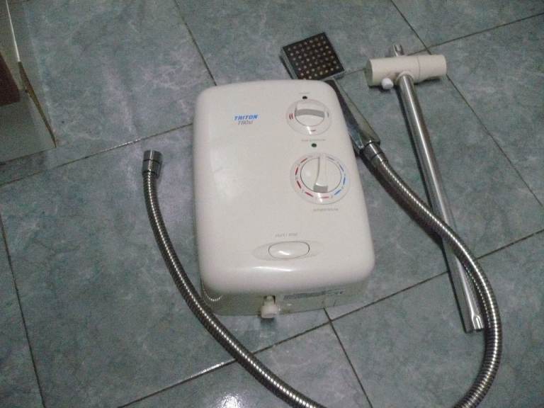 Triton T80si Electric Shower Unit with Hose & Head