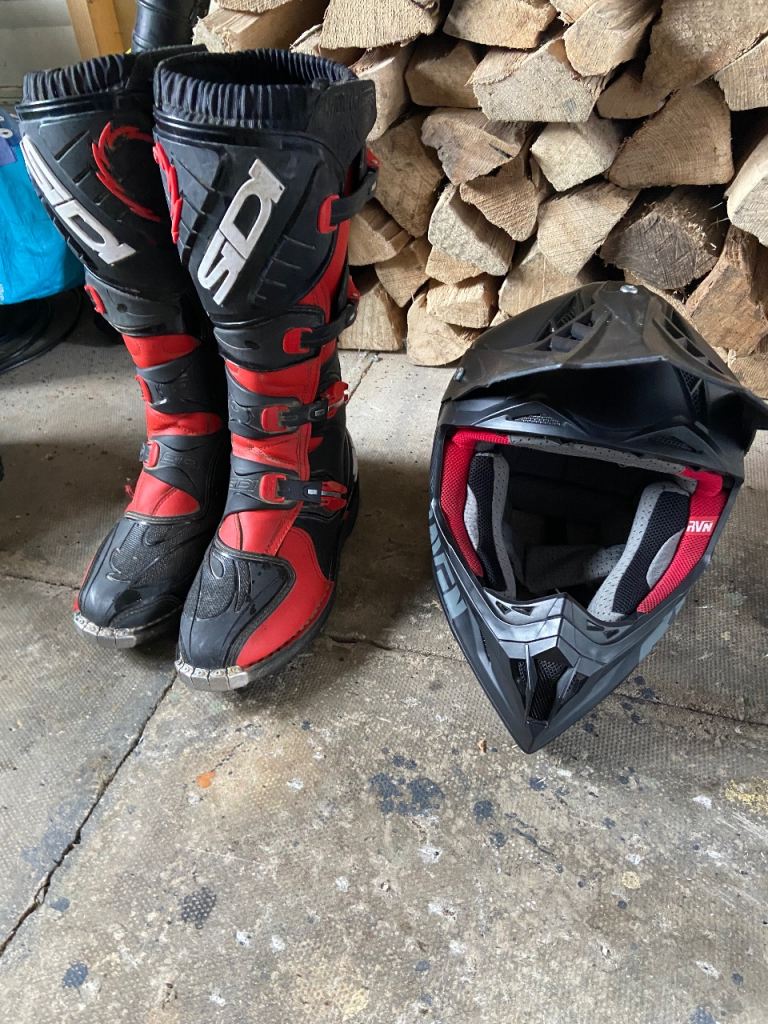 Sidi enduro boots and helmet 
