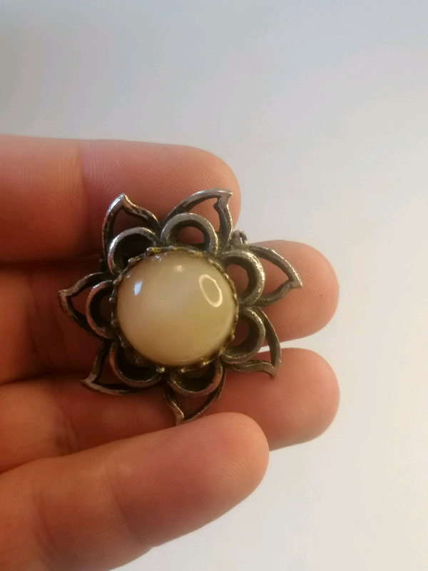  Vintage  Woman's Brooch .