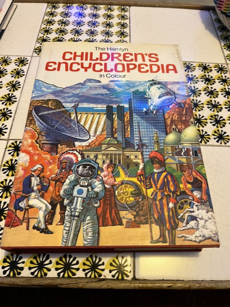 Vintage  The Hamlyn Children's Encylopedia in Colour