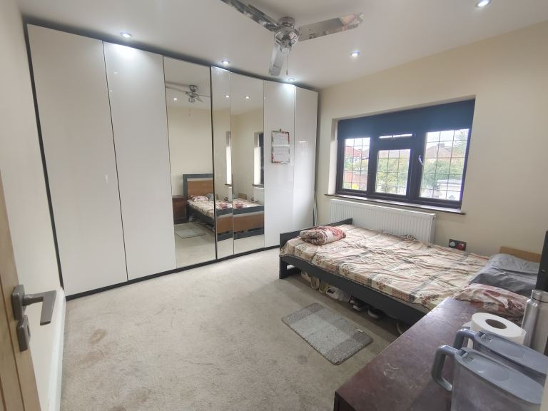 Double room to rent in Langley 