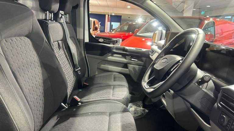  Ford Transit Custom 2.5 PHEV 232ps H1 Van Limited Auto Van Plug-In Hy Automatic