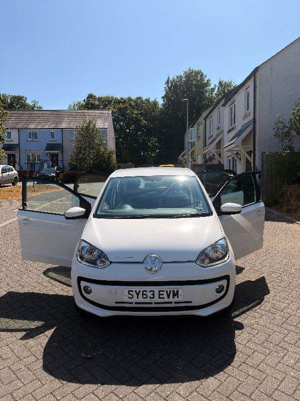 Volkswagen, UP, Hatchback, 2013, Manual, 999 (cc), 5 doors