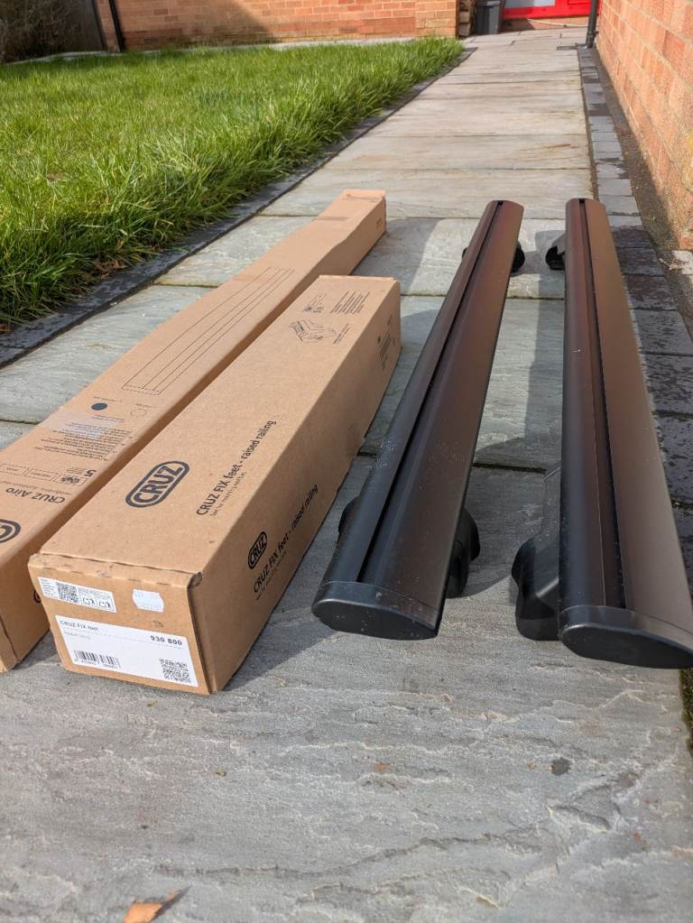 CRUZ Airo DARK Roof Bar System (Complete Set)