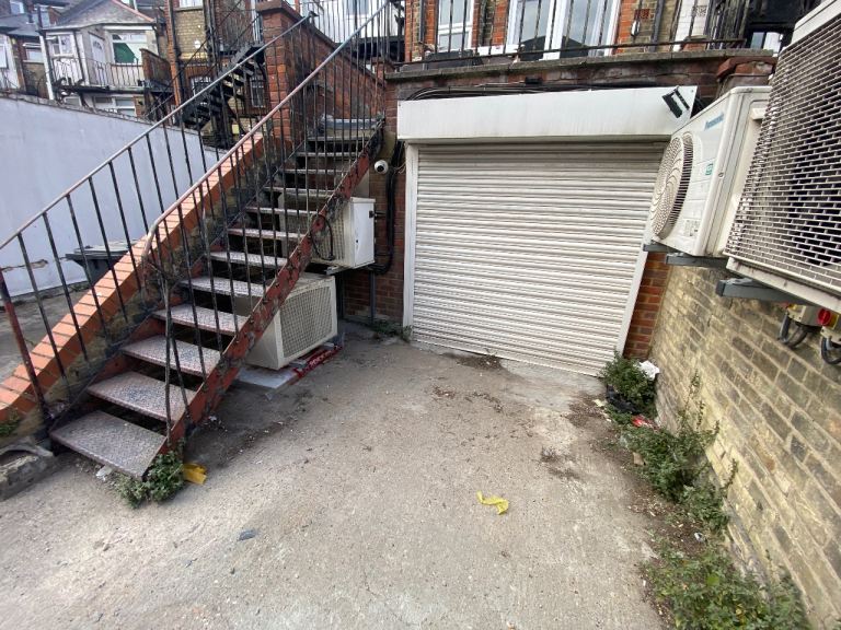 PARKING SPACE 1 MINUTE WALK TO GOLDERS GREEN STATION