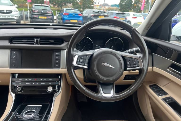 2018 Jaguar XF 2.0d Prestige Saloon 4dr Diesel Auto Euro 6 (s/s) (180 ps) Rear Parking Aid Saloon...