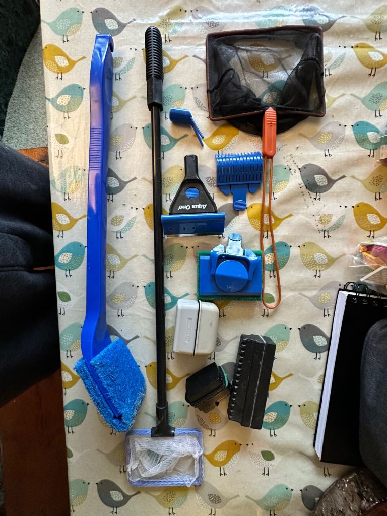 Fish tank cleaning accessories 