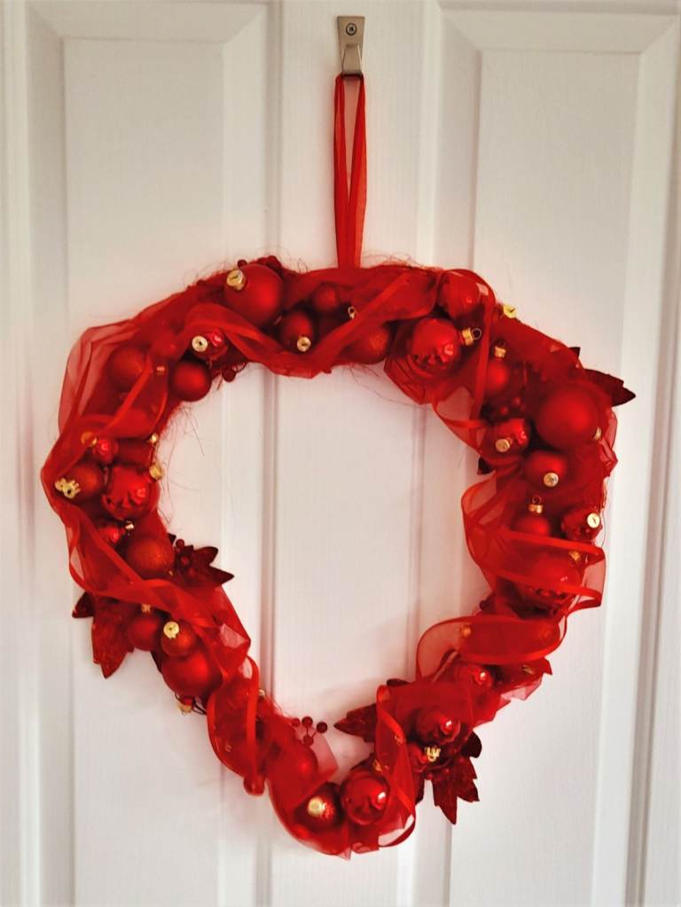 50 cm Red Bauble Ribbon Heart Wreath Decoration Valentines Day Wedding Engagement