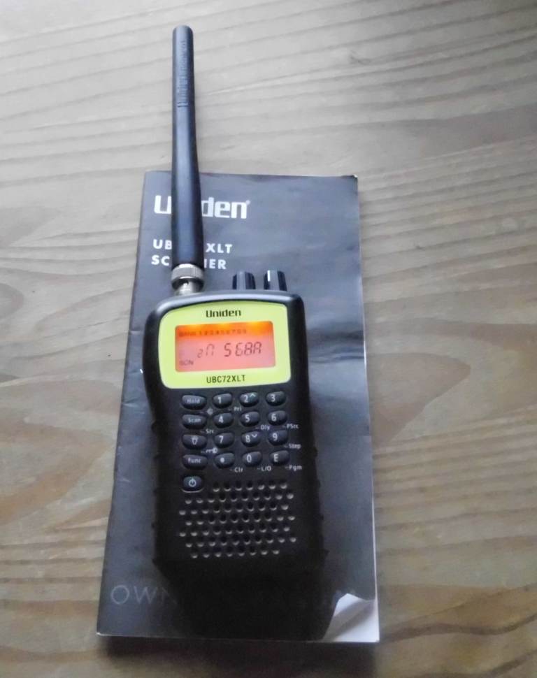 Uniden UBC72XLT 100 Channel Handheld Scanner with Rechargeable batteries 