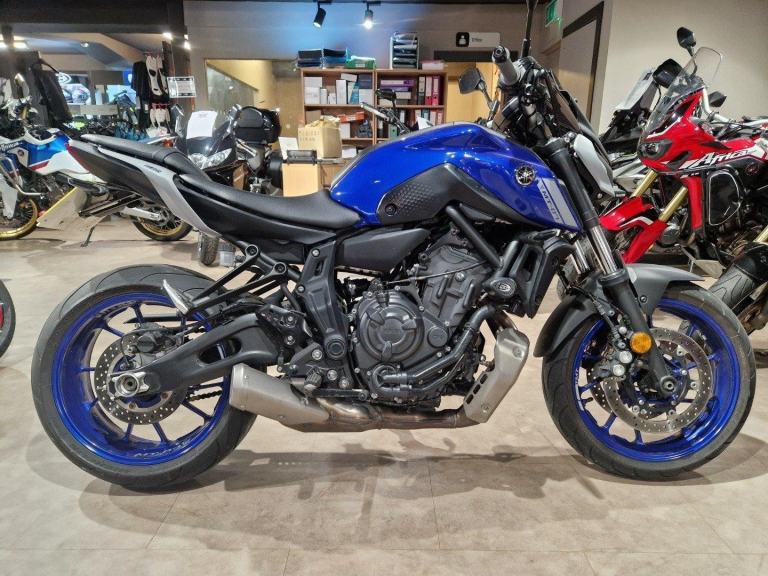YAMAHA MT-07 IN BLUE