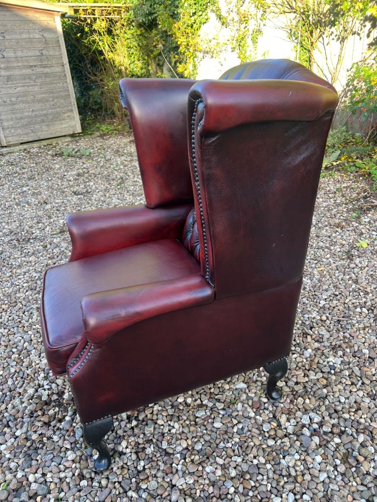 Beautiful Chesterfield Thomas Lloyd Oxblood Leather Queen Anne Chair
